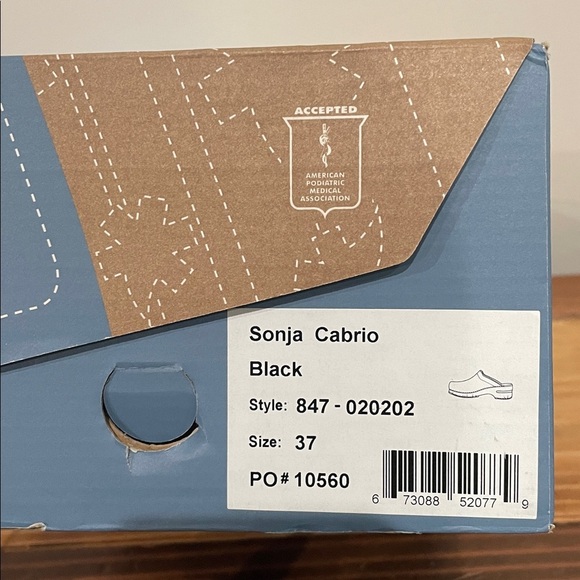 Dansko Sonja Black Cabrio Mule Size EU 37/6.5-7 US
Clogs - Picture 15 of 16